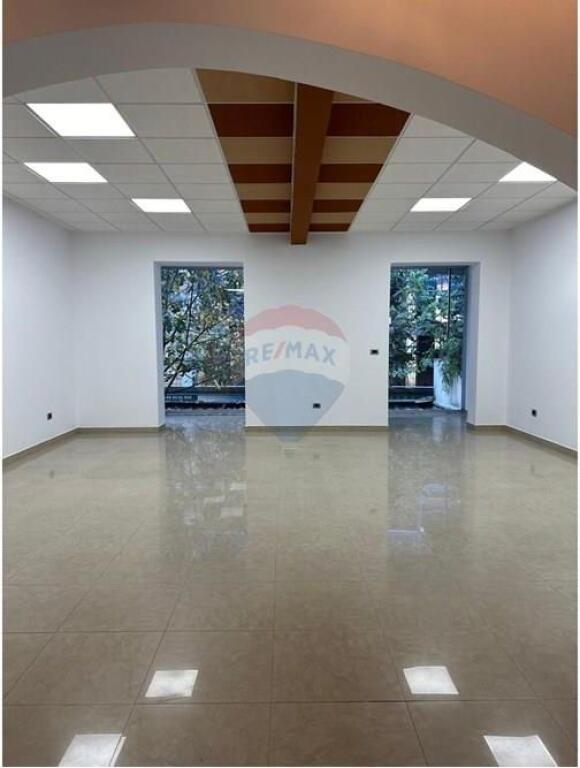 🔑 Ufficio in Affitto a Bllok