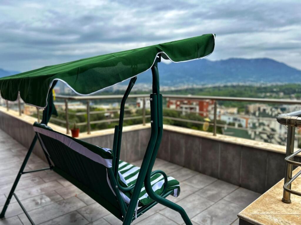 Apartament luksoz 2+1 me Ballkon Panoramik 360grade tek Liqeni I Thate