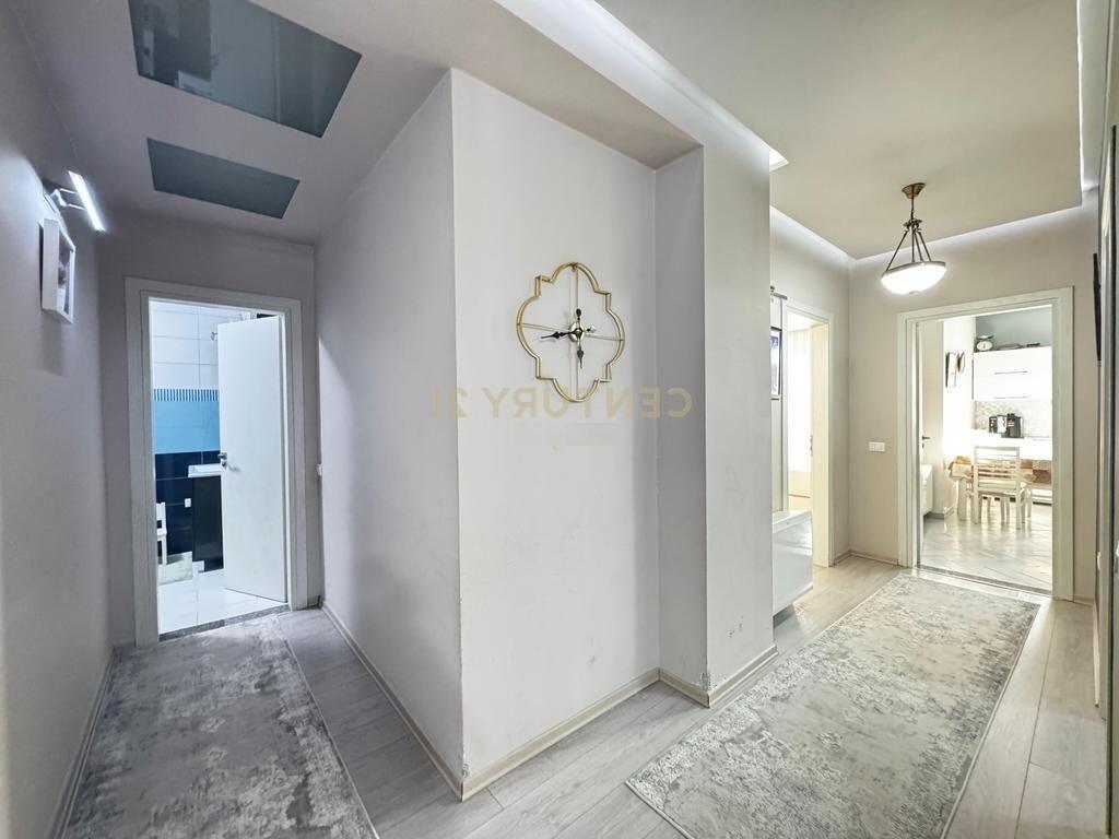 APARTAMENT 4+1+1+2T NE FRESK ME SIP. TOTALE 219 M2 DHE POST PARKIMI PER 2 MAKINA