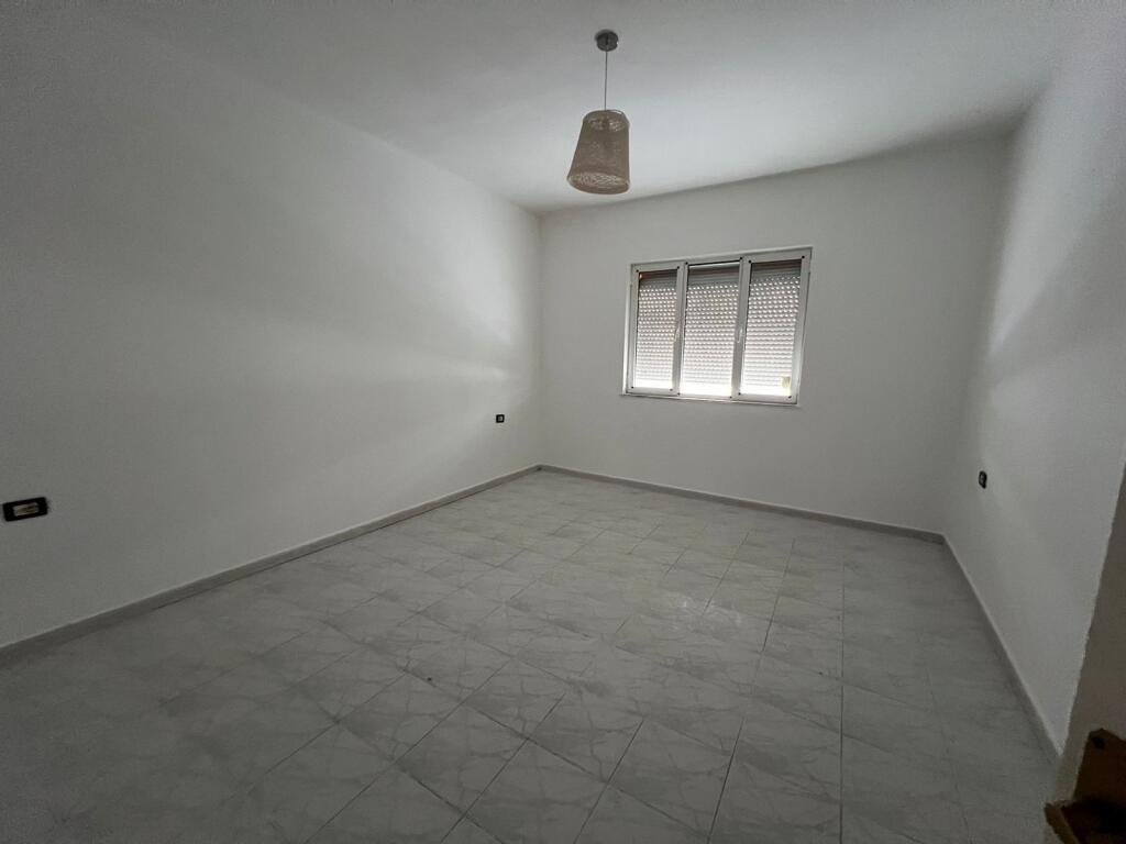 Jepet me qera 2+1 te Myslym Shyri