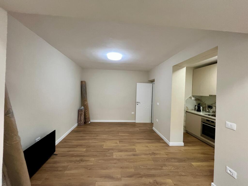 Jepet me qira apartament 1+1, përballë “Delijorgjit”, Tiranë.