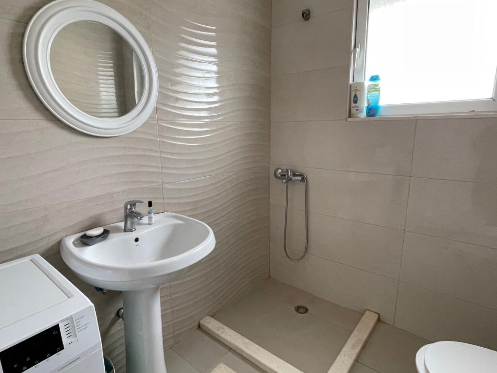 Apartament luksoz 2+1 me Ballkon Panoramik 360grade tek Liqeni I Thate