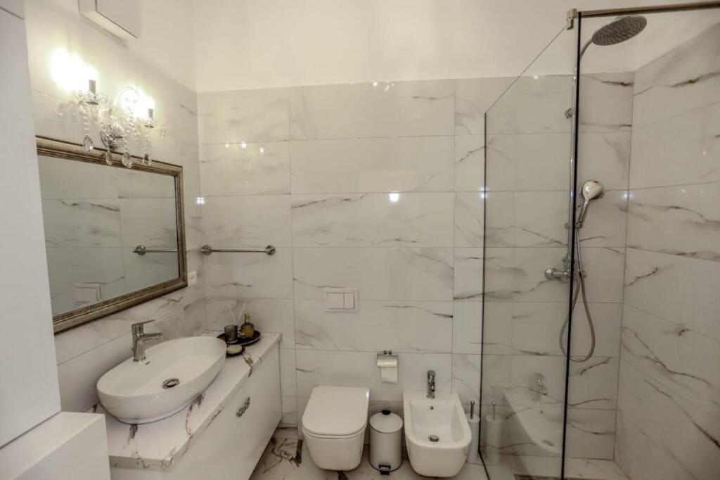 VENDESI APPARTAMENTO 1+1 VIA KAVAJES 225.000 EURO