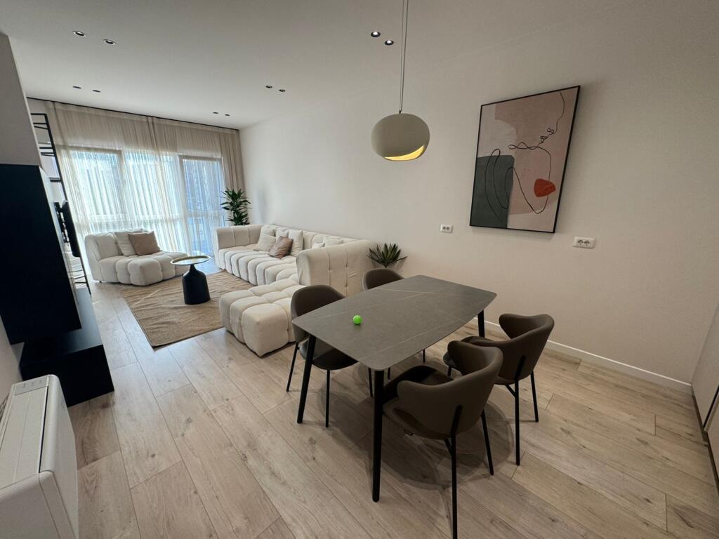 Appartamento di lusso in affitto presso il centro Emerald Center