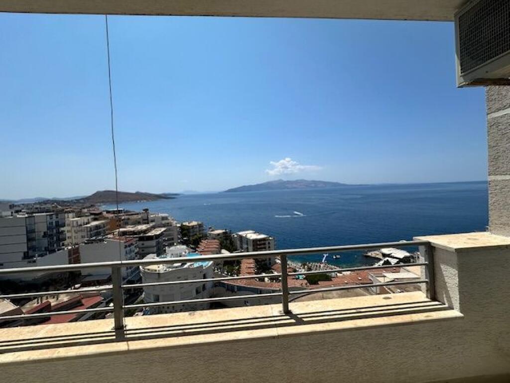 Shitet Papafingo me pamje nga deti ne Sarande