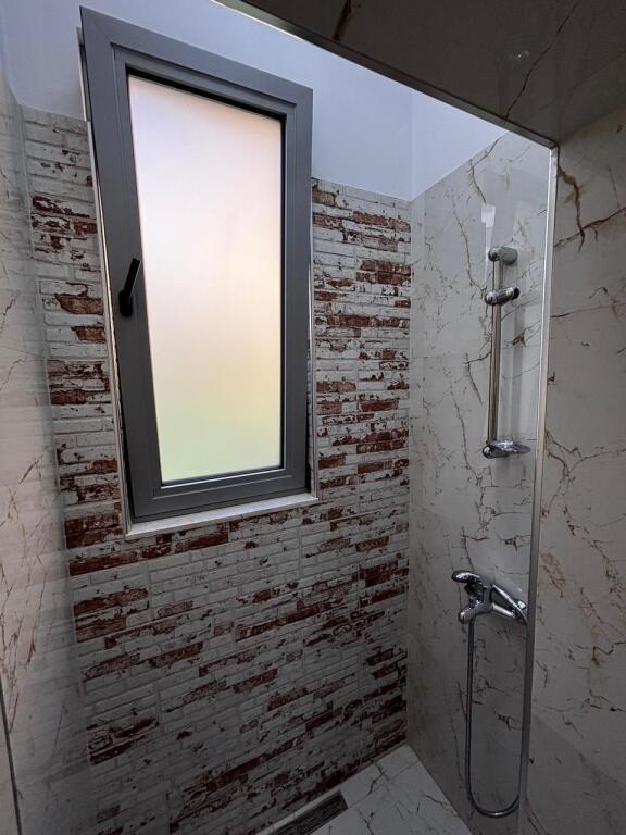 Jepet me qira ambient biznesi tek Rruga e Dibres!