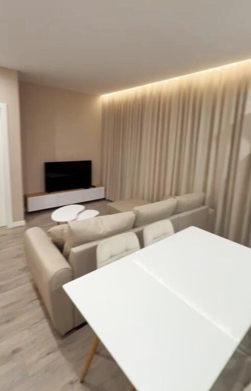 🏢Rruga Jordan Misja,prane Pasticeri Valencia  jepet me qera apartament 1+1,i mobiluar.: 65,000Leke