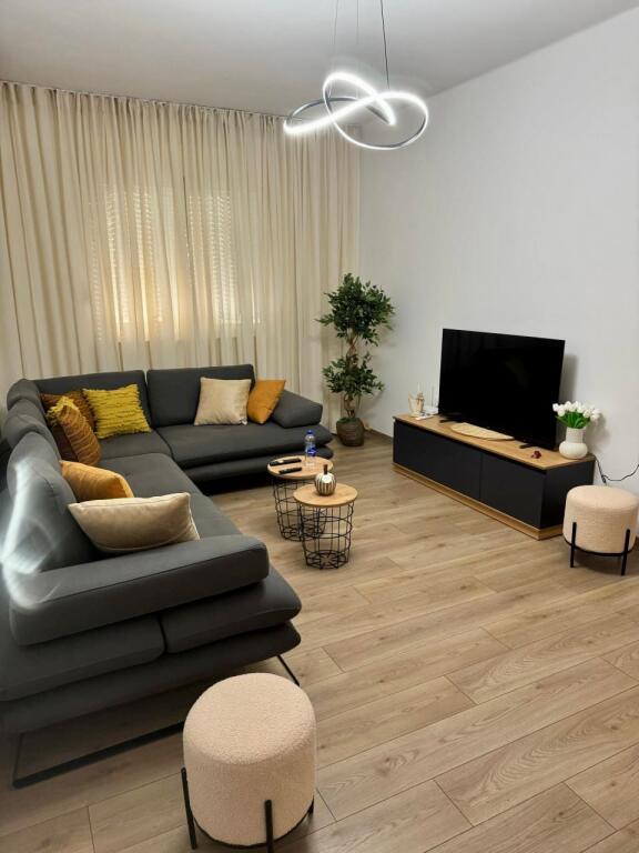 📣 SUPER RENT Apartment 2+1 📍 Center Tirana, Near Flora Cafe 🛣️ "Durresit" Street ✨