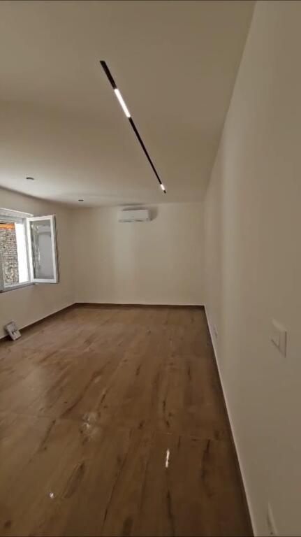 AMBIENT BIZNESI ME QERA 50 M2 RRUGA BARDHYL 50.000 LEKE