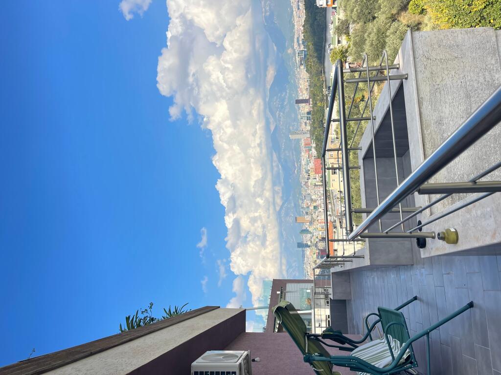 Apartament luksoz 2+1 me Ballkon Panoramik 360grade tek Liqeni I Thate