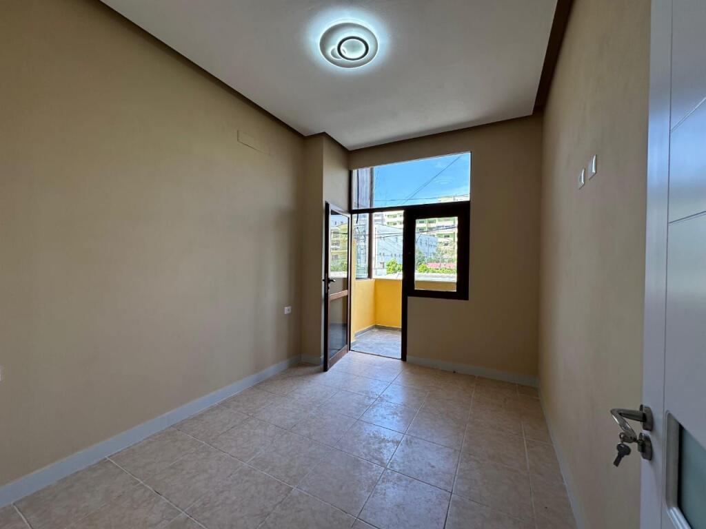 APARTAMENT 3+1 PER SHITJE NE PLAZH, PRANE SHKOLLES BAJRAM CURRI