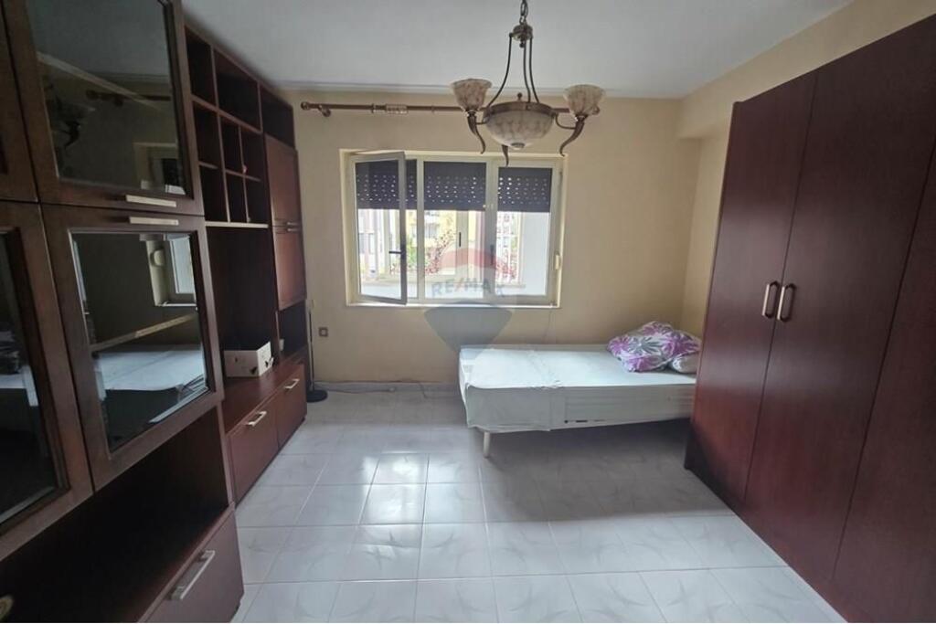 Jepet me Qira Apartament 3+1 te Shkolla e Baletit