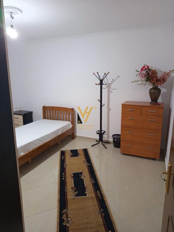 JEPET APARTAMENT 2+1+2 ME QIRA TE ISH PARKU I AUTOBUSAVE 600 EURO