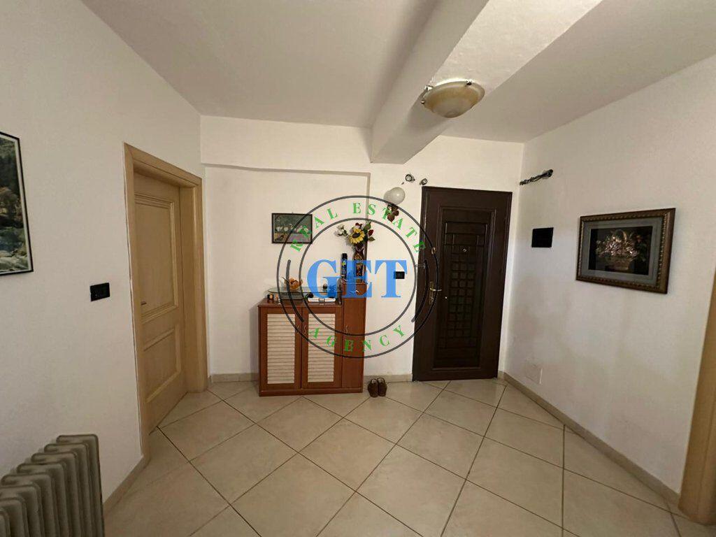 Shitet, Apartament 2+1 Rruga e Portit, Durres.