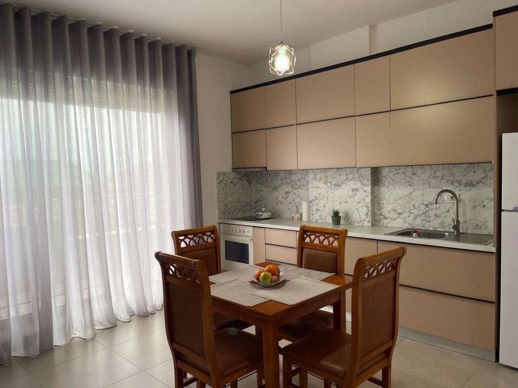 Apartament luksoz 2+1 me Ballkon Panoramik 360grade tek Liqeni I Thate