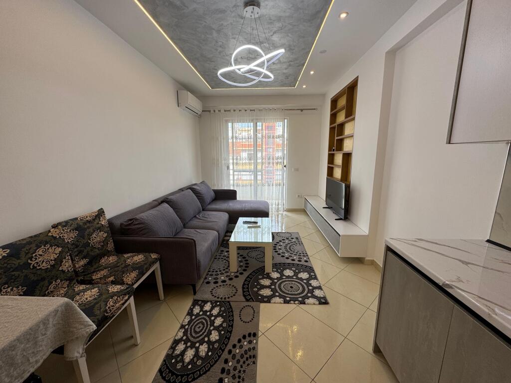 Jepet apartament me qera 1+1