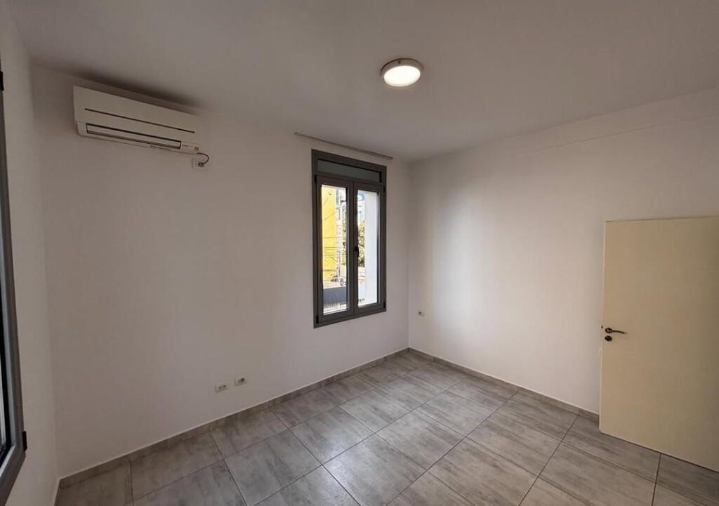 ZYRE ME QERA - TEK MEDRESEJA