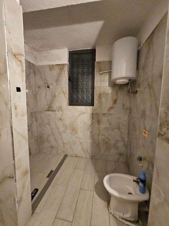 Jepen me qera Apartament 2+1 prane Pistës Teuta, PLAZH DURRES