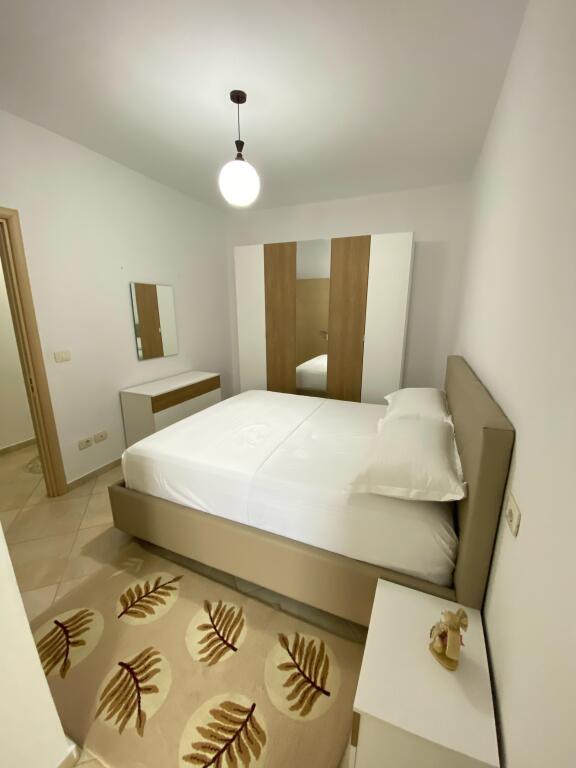 Apartament 2+1 me mobilim modern ne Unazen e Re, Astir.