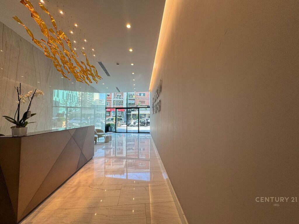 Ambjent per shitje te Rainbow Center, Ish-Blloku