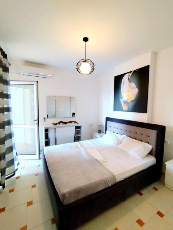 Shitet Apartament me pamje anesore nga deti ne rrugen ''Butrinti''