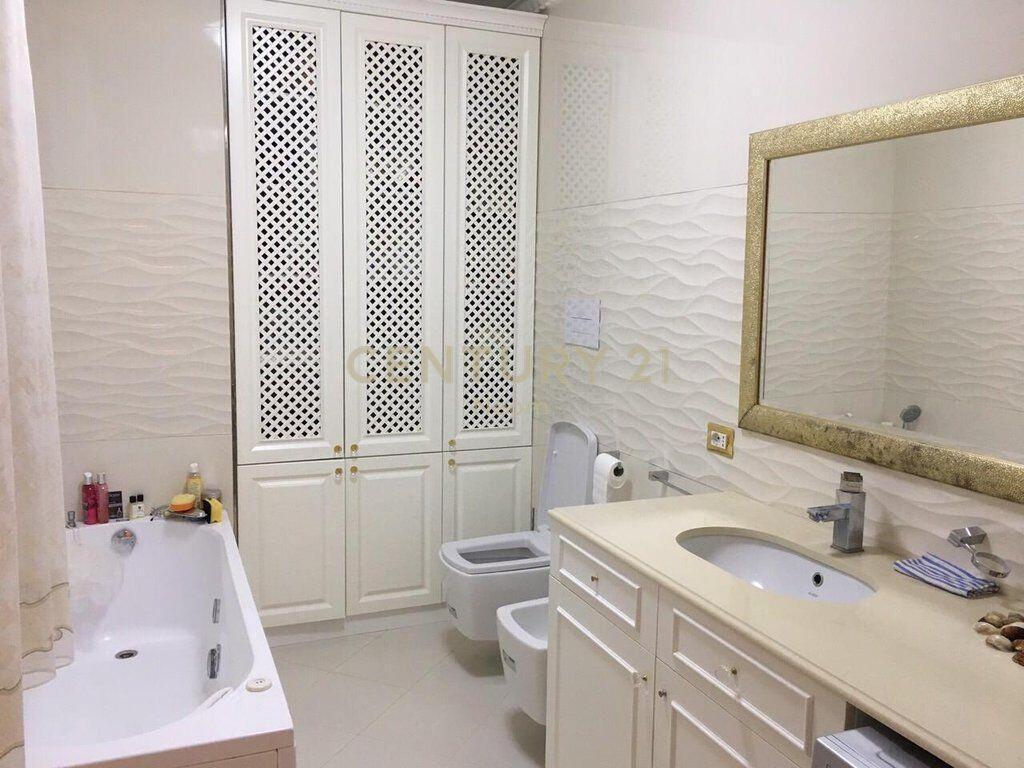 FOR SALE APARTMENT 2+1+2, COLOMBO COMPLEX, DRY LAKE 400,000 €