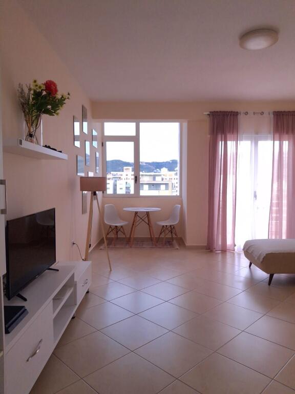 1+1+2 ballkone Vlore Shitet/ Sale