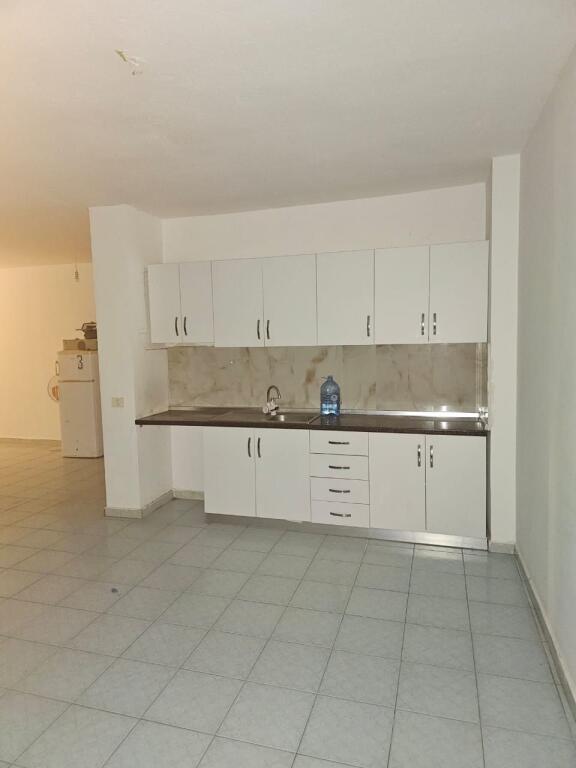 Jepen me qera Apartament 2+1 prane Pistës Teuta, PLAZH DURRES