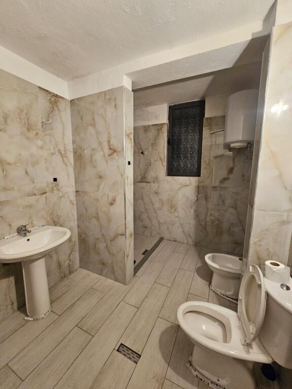 Jepen me qera Apartament 2+1 prane Pistës Teuta, PLAZH DURRES