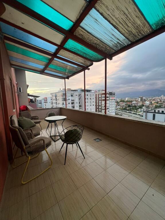 🏡 APPARTAMENTO 1+1 CON VERANDA (PENTHOUSE) IN AFFITTO 📍 Astir | Nuovo Anello | Via Aleksandri i Madh, dietro il Ristorante “Bati” 💶500€