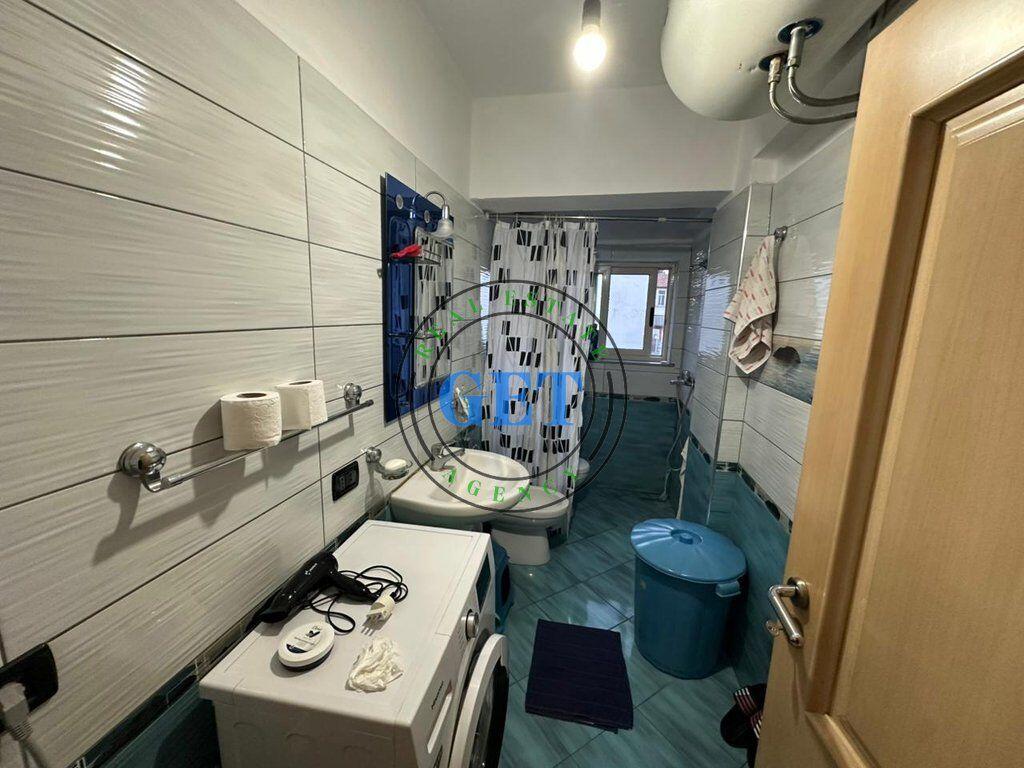 Shitet, Apartament 2+1 Rruga e Portit, Durres.