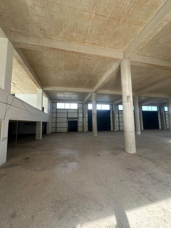 🏭 Jepet me Qira 2200m² Godinë 2-Katëshe – Pranë Top Channel