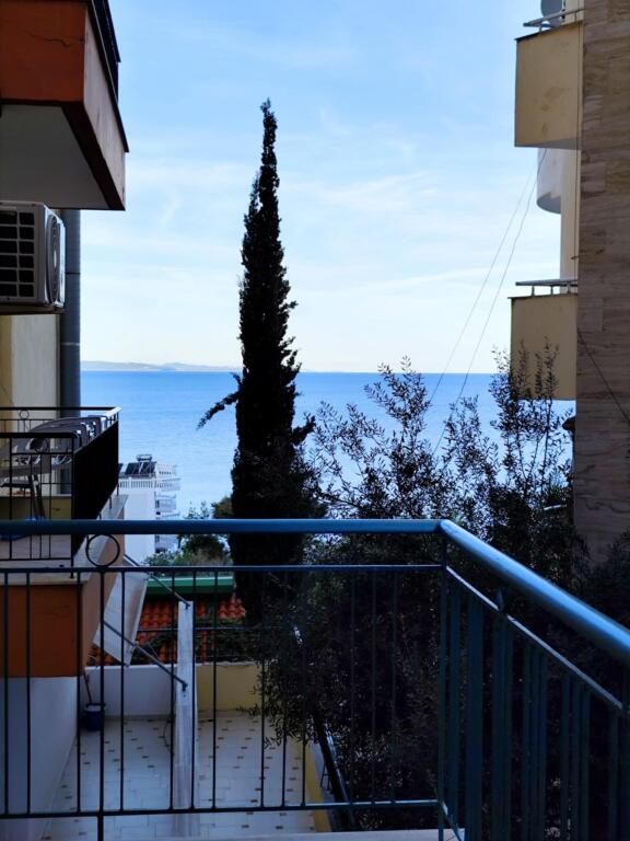 Shitet Apartament me pamje anesore nga deti ne rrugen ''Butrinti''