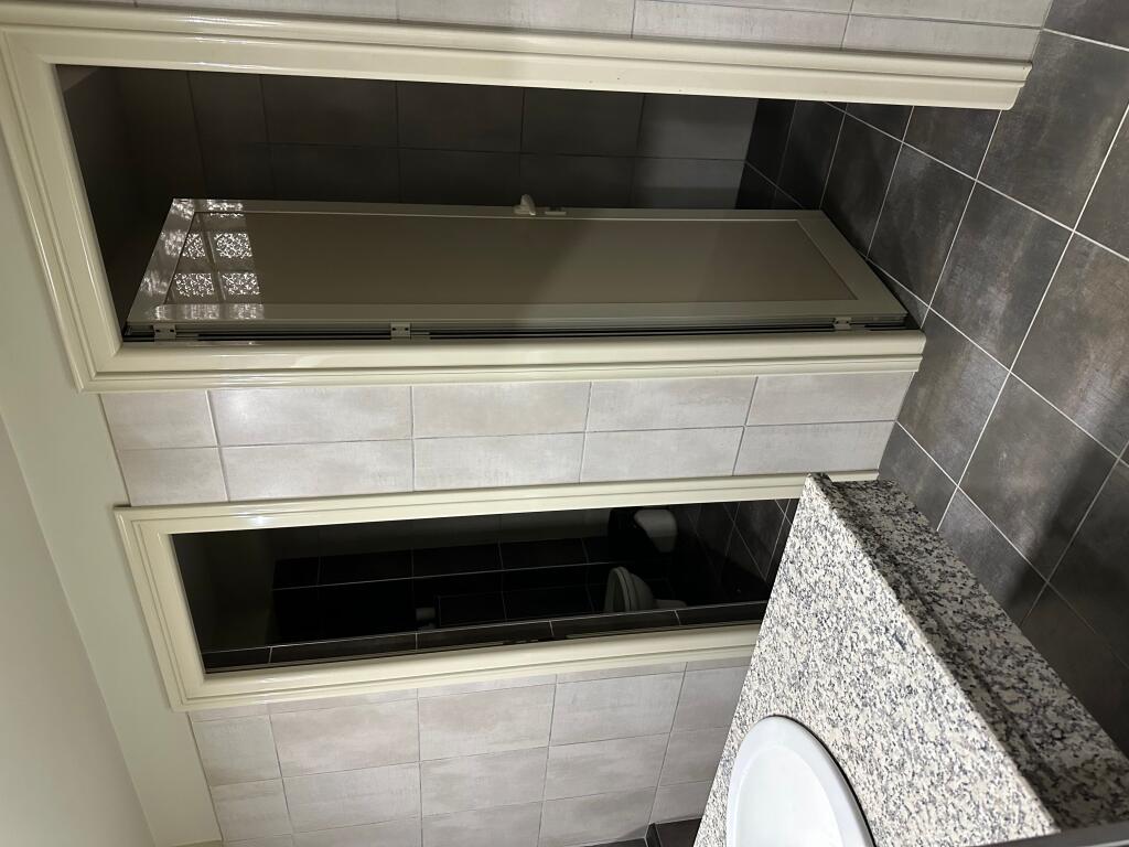 Commercial space for rent by the roadside – 300 m² – Vaqarr 2,000 € /Month