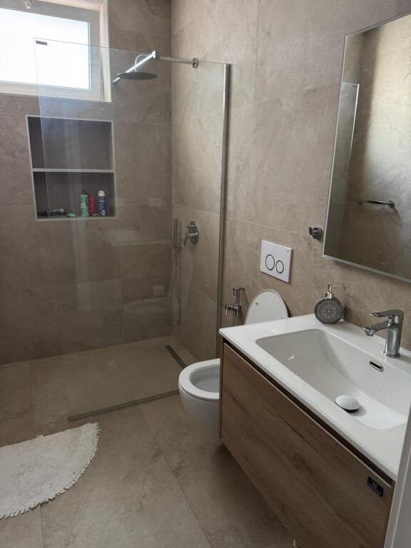 🏠 SHTËPI ME QIRA 2+1 – RR. E DURRËSIT💶 Çmimi: 950 € (i diskutueshëm)