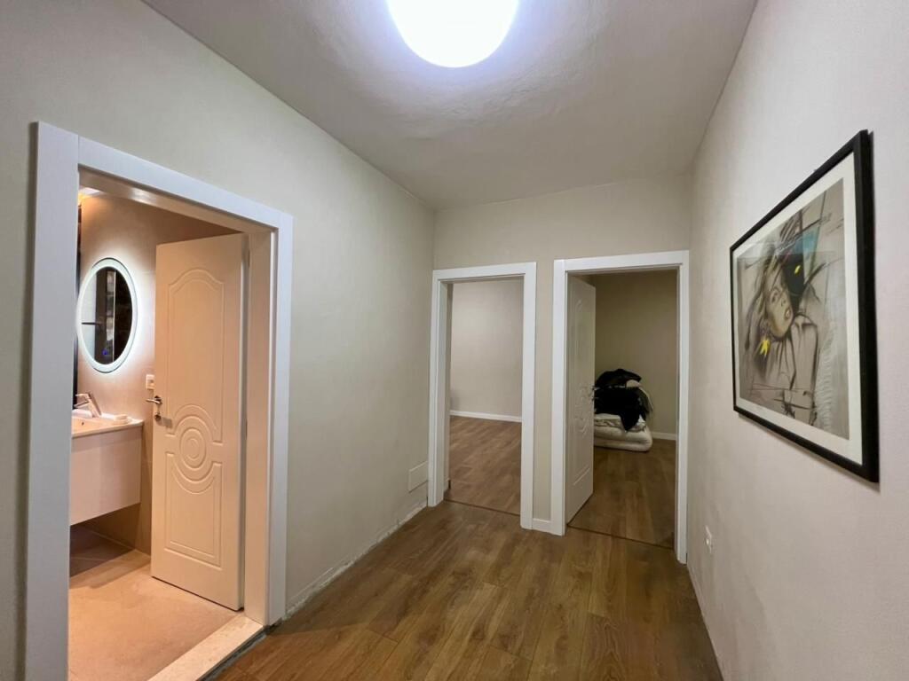 Jepet me qira apartament 1+1, përballë “Delijorgjit”, Tiranë.