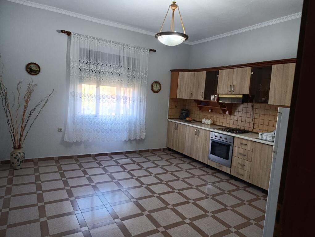 2+1,i mobiluar kat vile,te inxhinieria e ndertimit,cmimi 550 euro