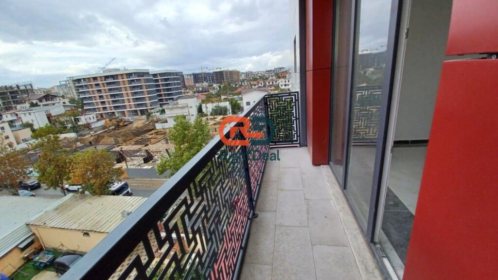 Tek Golden Hands Ne Paskuqan, Shitet Apartament 2+1+2, Me Planimetri Te Rregullt!!