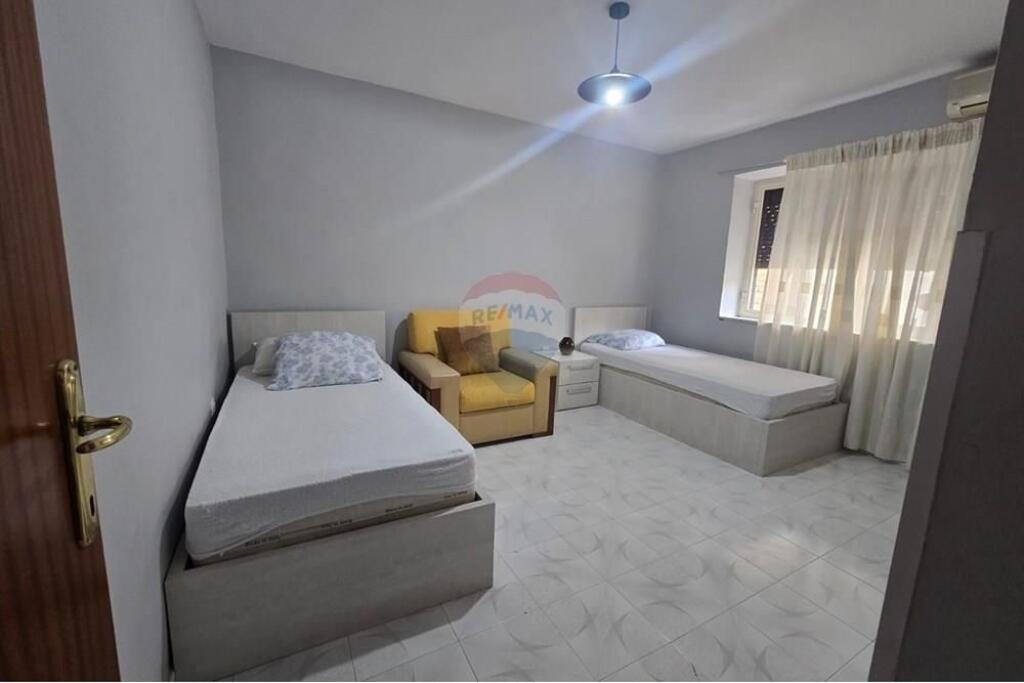 Jepet me Qira Apartament 3+1 te Shkolla e Baletit