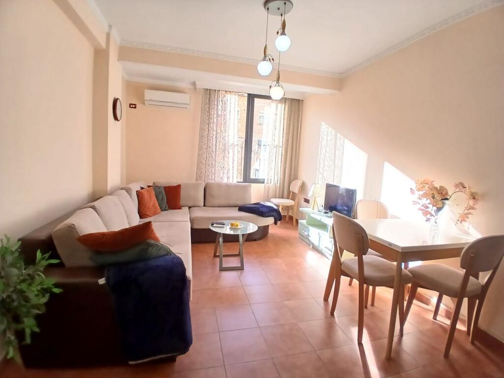 Jepet Me Qera Apartament 1+1+1 Ballkon