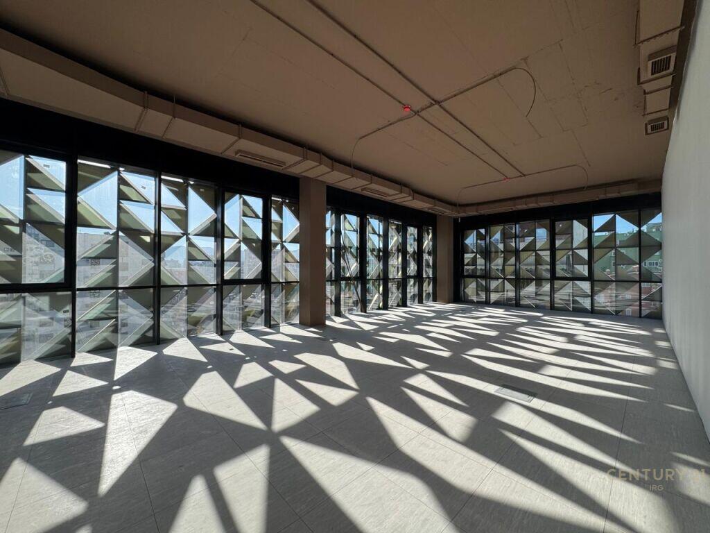 Ambjent per shitje te Rainbow Center, Ish-Blloku