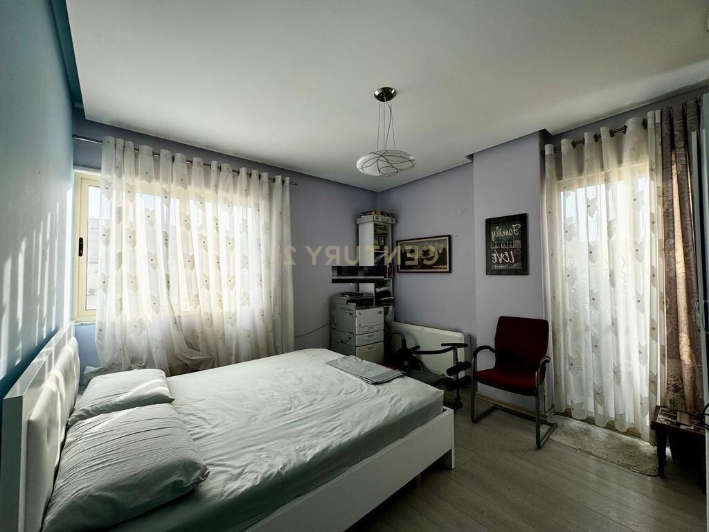 APARTAMENT 4+1+1+2T NE FRESK ME SIP. TOTALE 219 M2 DHE POST PARKIMI PER 2 MAKINA