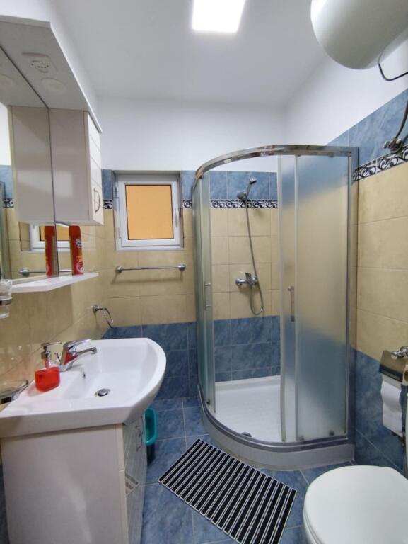 Shitet Apartament me pamje anesore nga deti ne rrugen ''Butrinti''