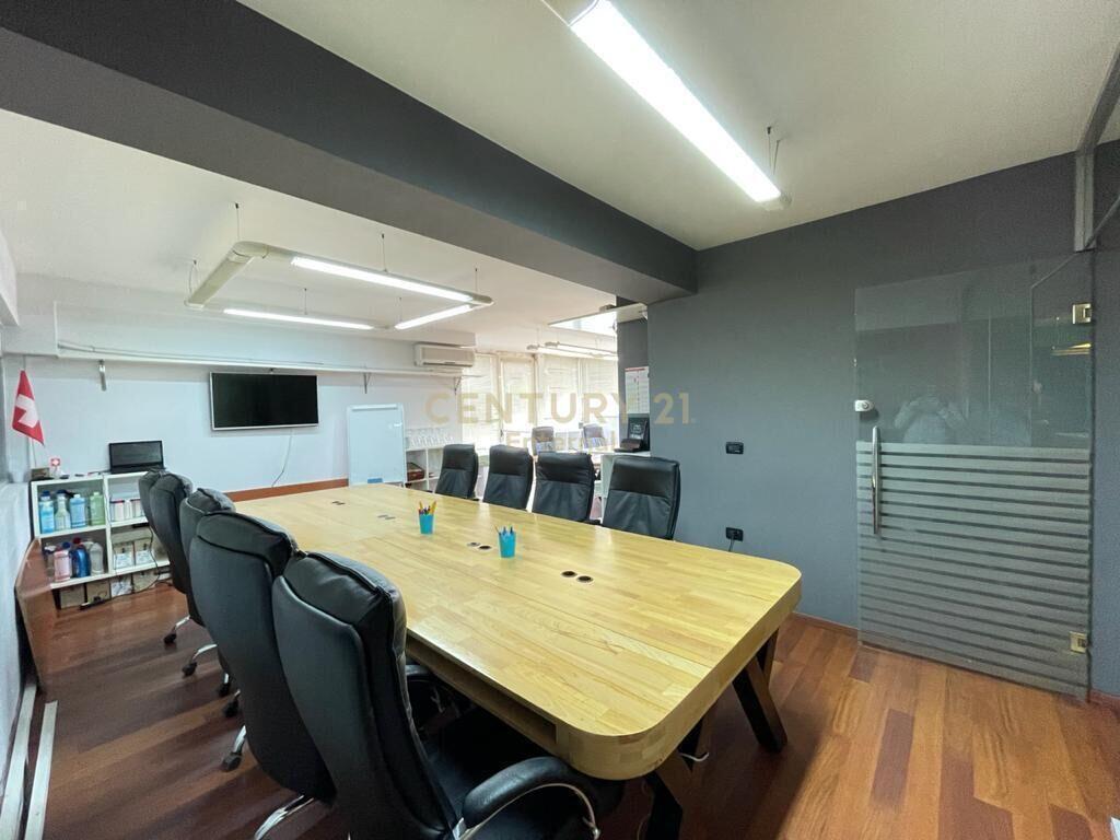 Shitet zyre ne zonen e Ish-Bllokut