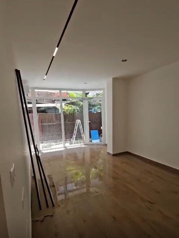 ZYRE ME QERA 50 M2 RRUGA BARDHYL I 50.000 LEKE