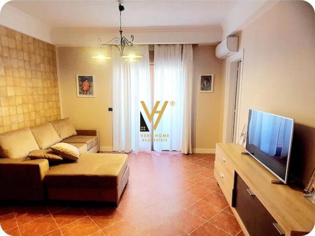 VENDESI APPARTAMENTO 1+1 E MONOLOCALE IN CENTRO 315.000 EURO