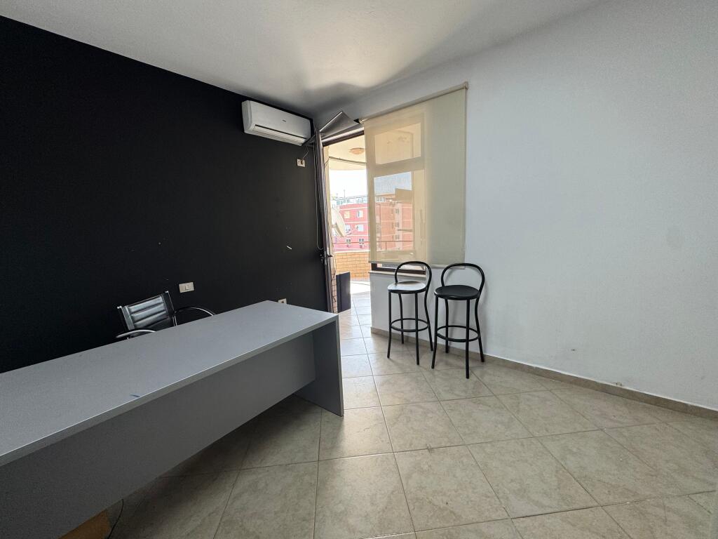 Zyre e vogel me qira ne Ish Bllok!