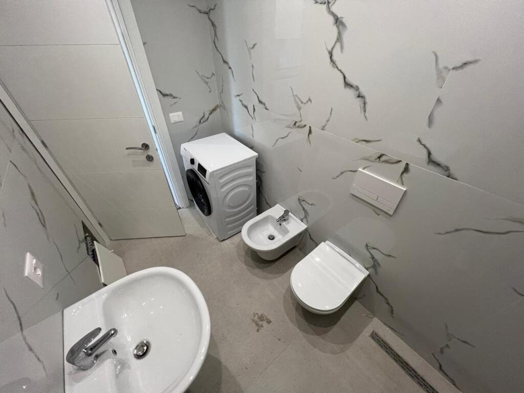 Appartamento In Affitto 1+1 in Via Jordan Misja (ID B2101324) Tirana