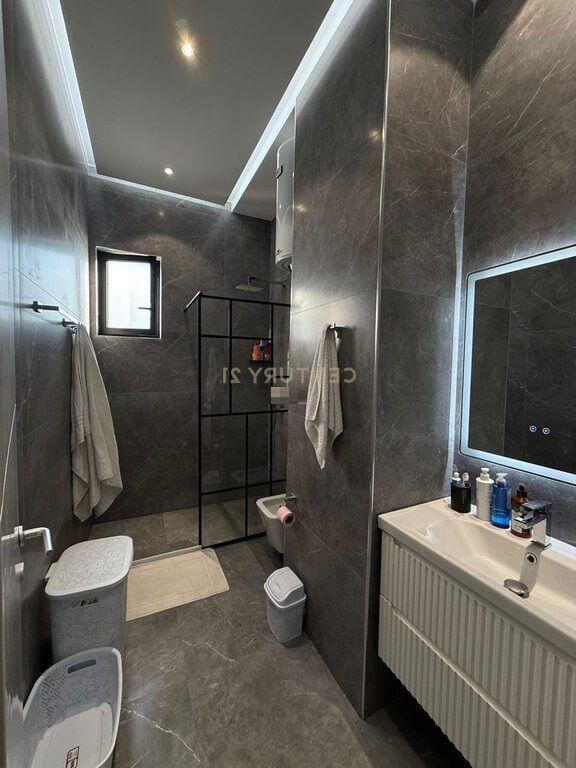 Apartament 3+1+2+ Verande ne Fresk