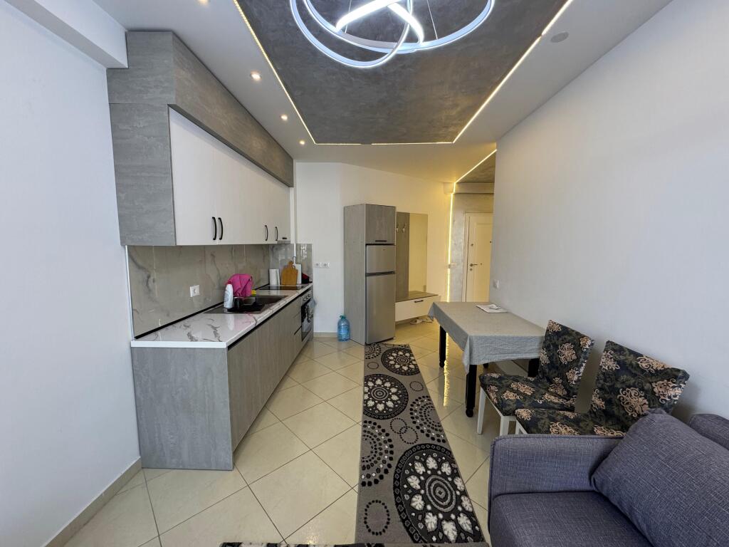 Jepet apartament me qera 1+1